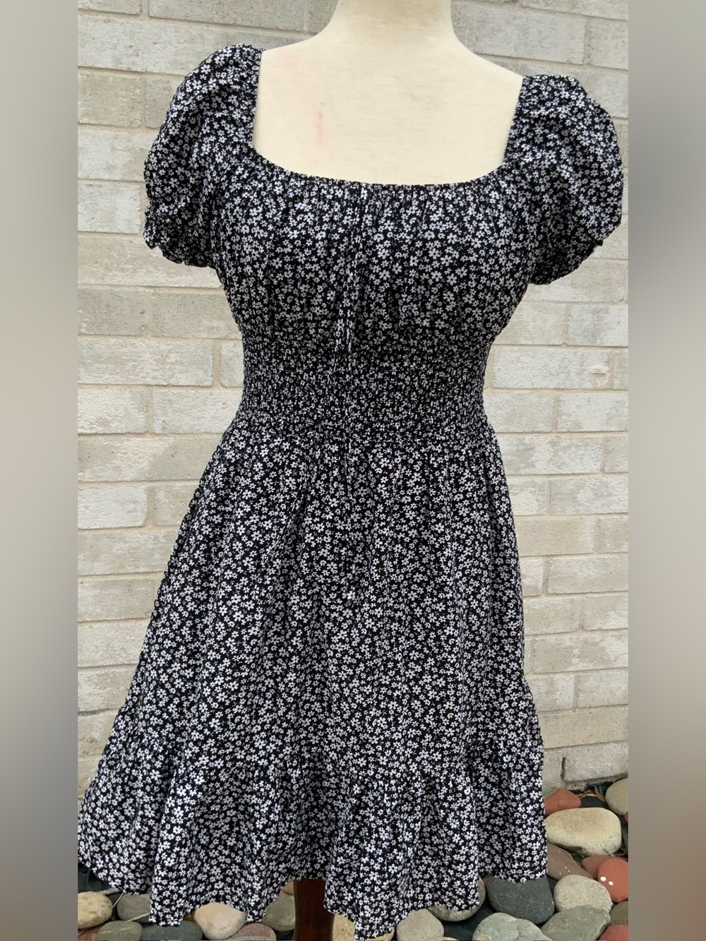 Hesperus Off Shoulder Floral Dress Women’s Medium Black White